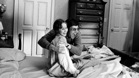william-friedkin-with-linda-blair-on-the-set-of-the-exorcist